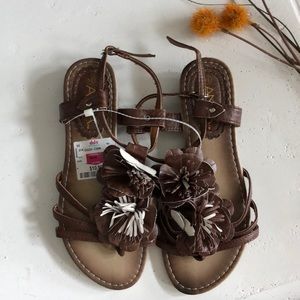 NWT brown floral sandals size 5.5